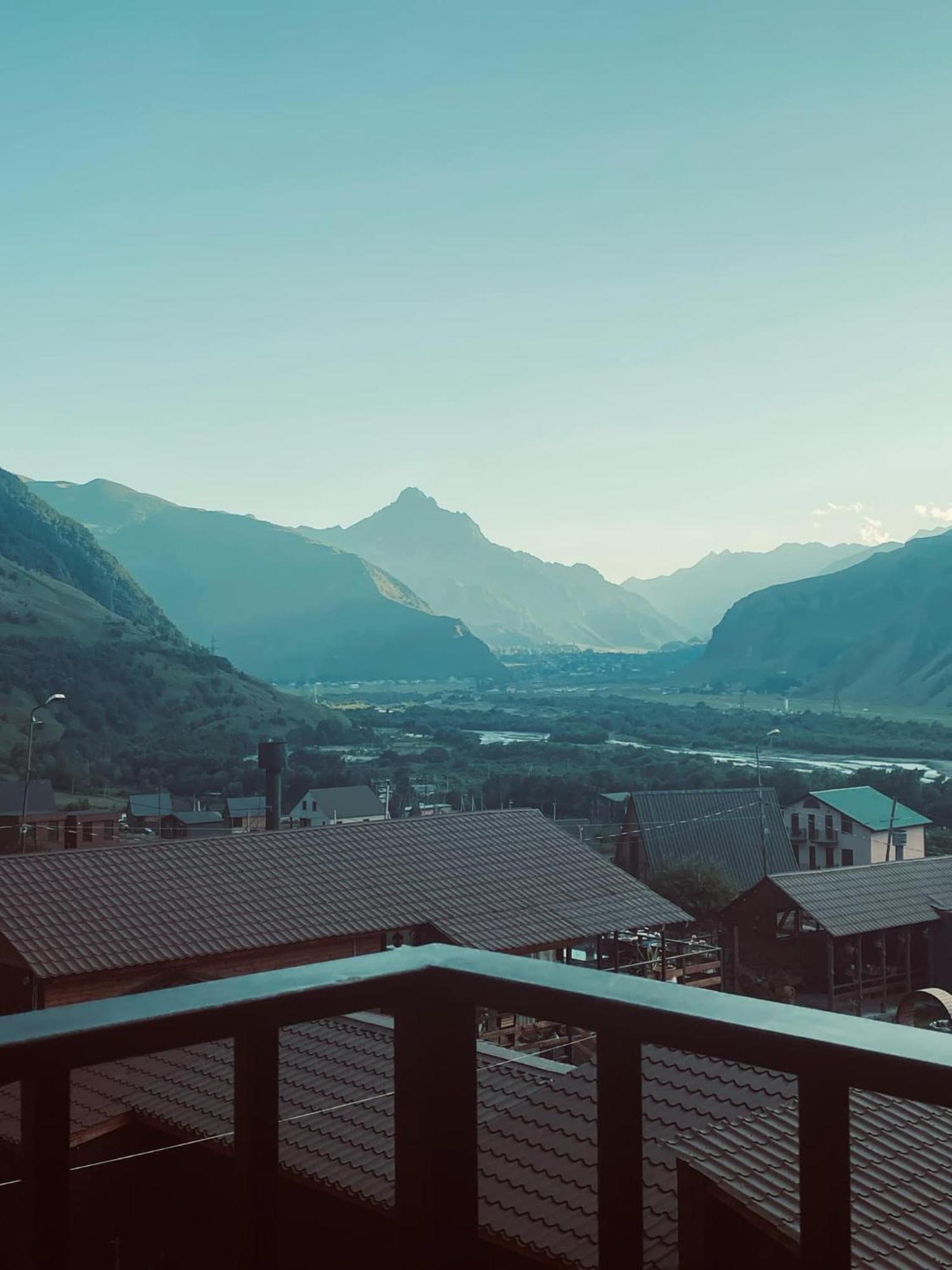 ホテル Melodia Kazbegi エクステリア 写真